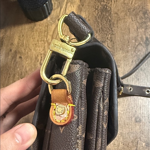 Louis Vuitton Dark Brown Monogram Crossbody Bag - Picture 4 of 9